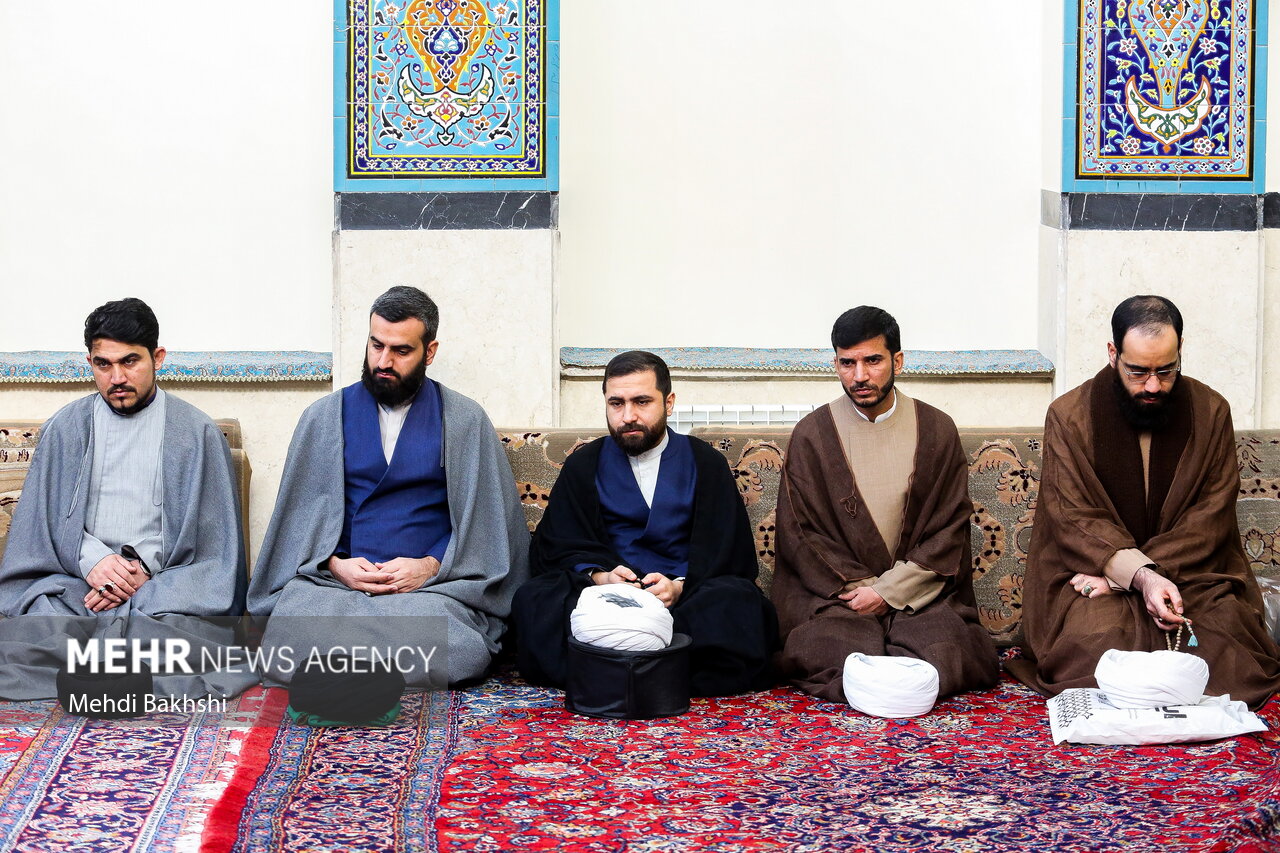 عمامه‌گذاری جمعی از طلاب