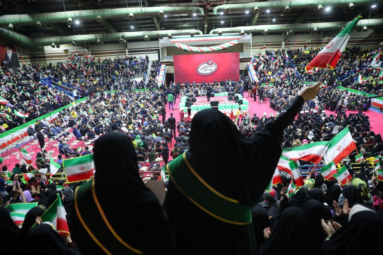 حضور قالیباف در جشن «من انقلابی‌ام» 
