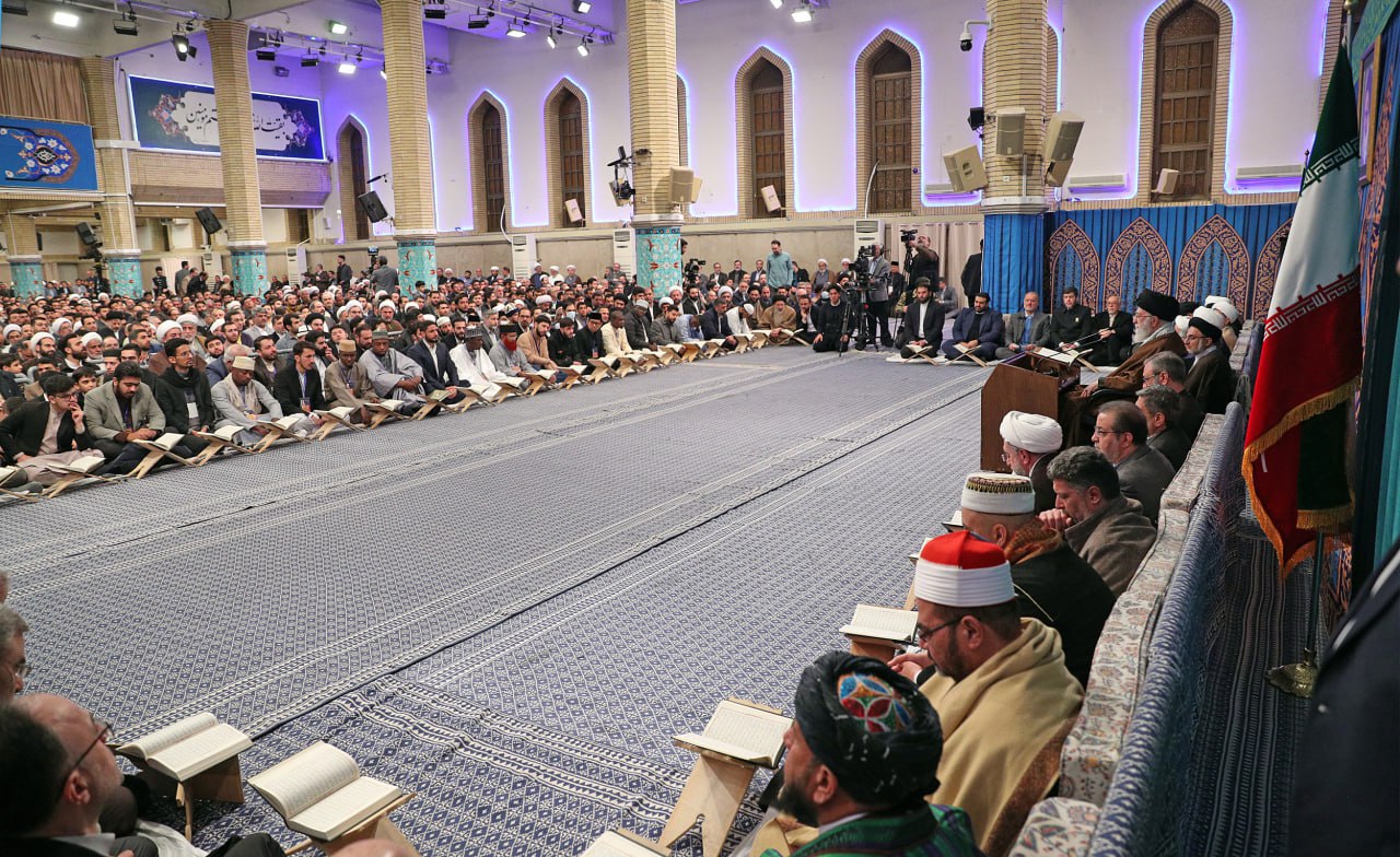 دیدار شرکت‌کنندگان مسابقات بین‌المللی قرآن با رهبر انقلاب