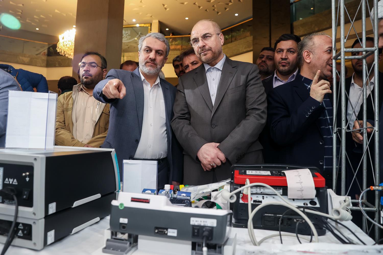 بازدید قالیباف از نمایشگاه توانمندی‌های تولید داخل