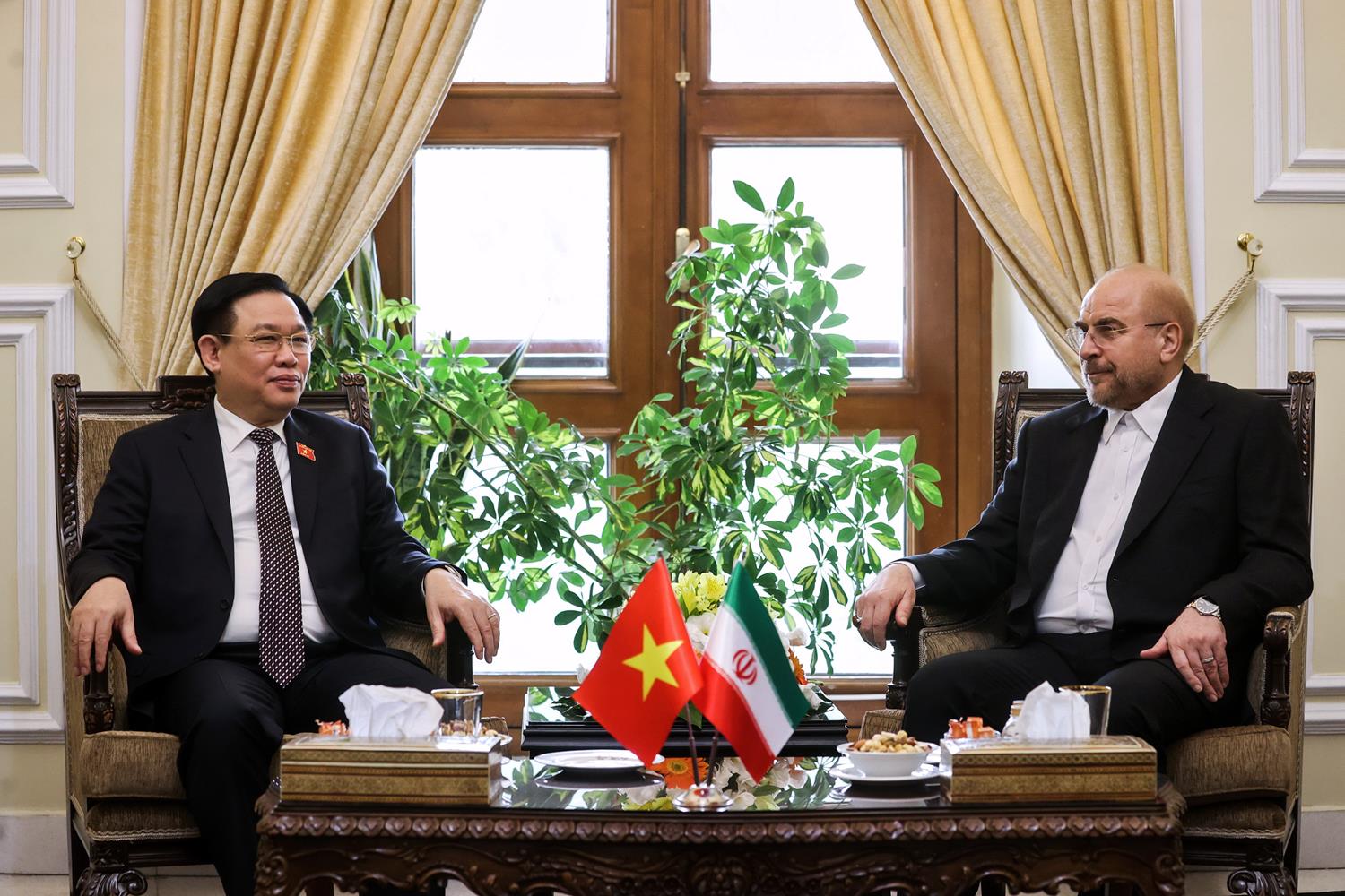 مراسم استقبال رسمی، دیدار رؤسای مجالس و نشست دوجانبه هیأت‌های ایران و ویتنام