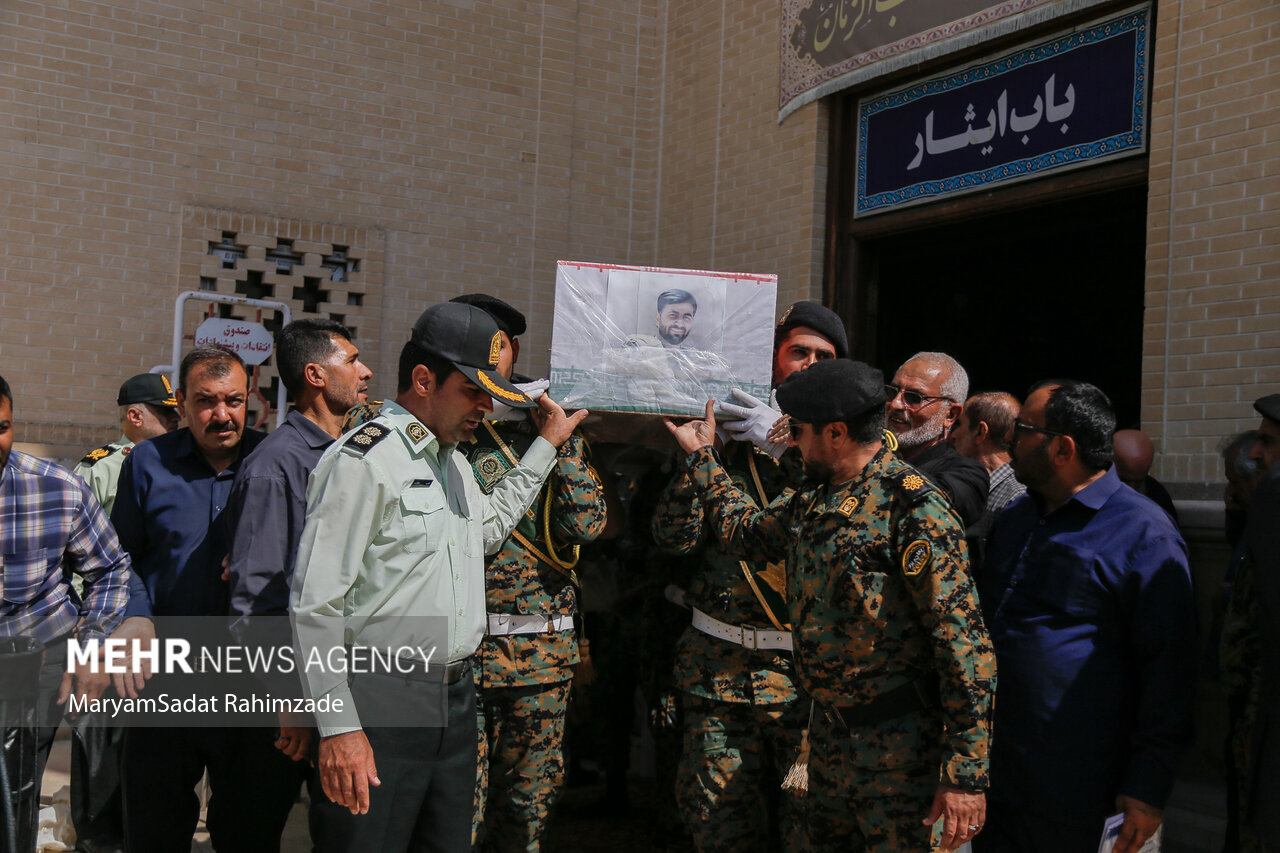 تشییع شهید مدافع امینت «سجاد جوکار» در حرم شاهچراغ (ع)