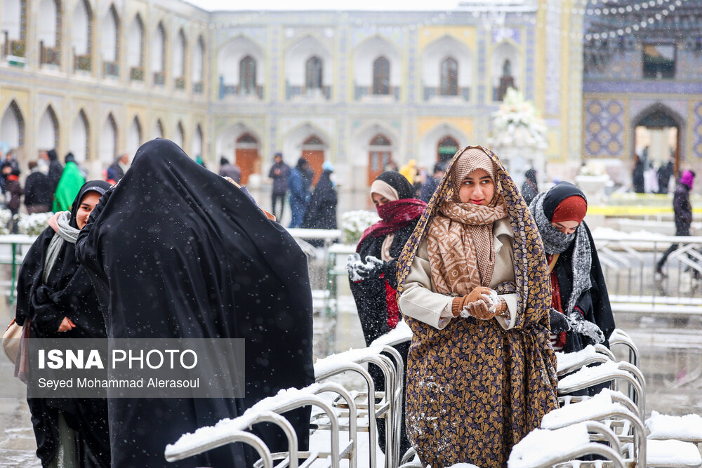 بارش برف در حرم مطهر رضوی