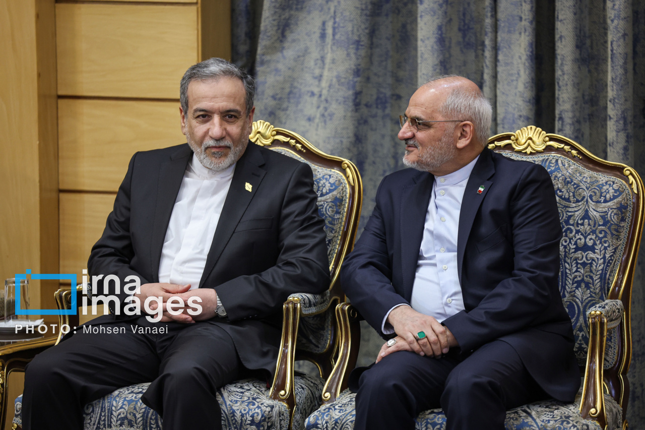 تصاویر بدرقه رئیس‌جمهور در سفر به پاکستان