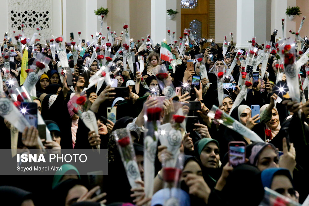 اجتماع بزرگ دختران دانشجو در قم