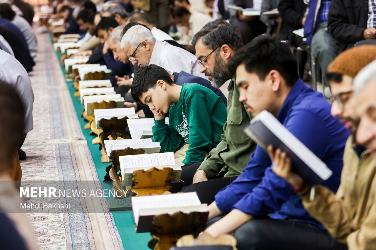 ترتیل‌خوانی قرآن در حرم حضرت معصومه(س)