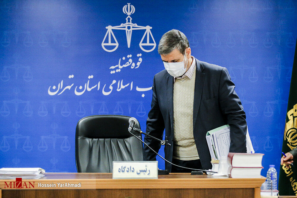 جلسه دادگاه کروز