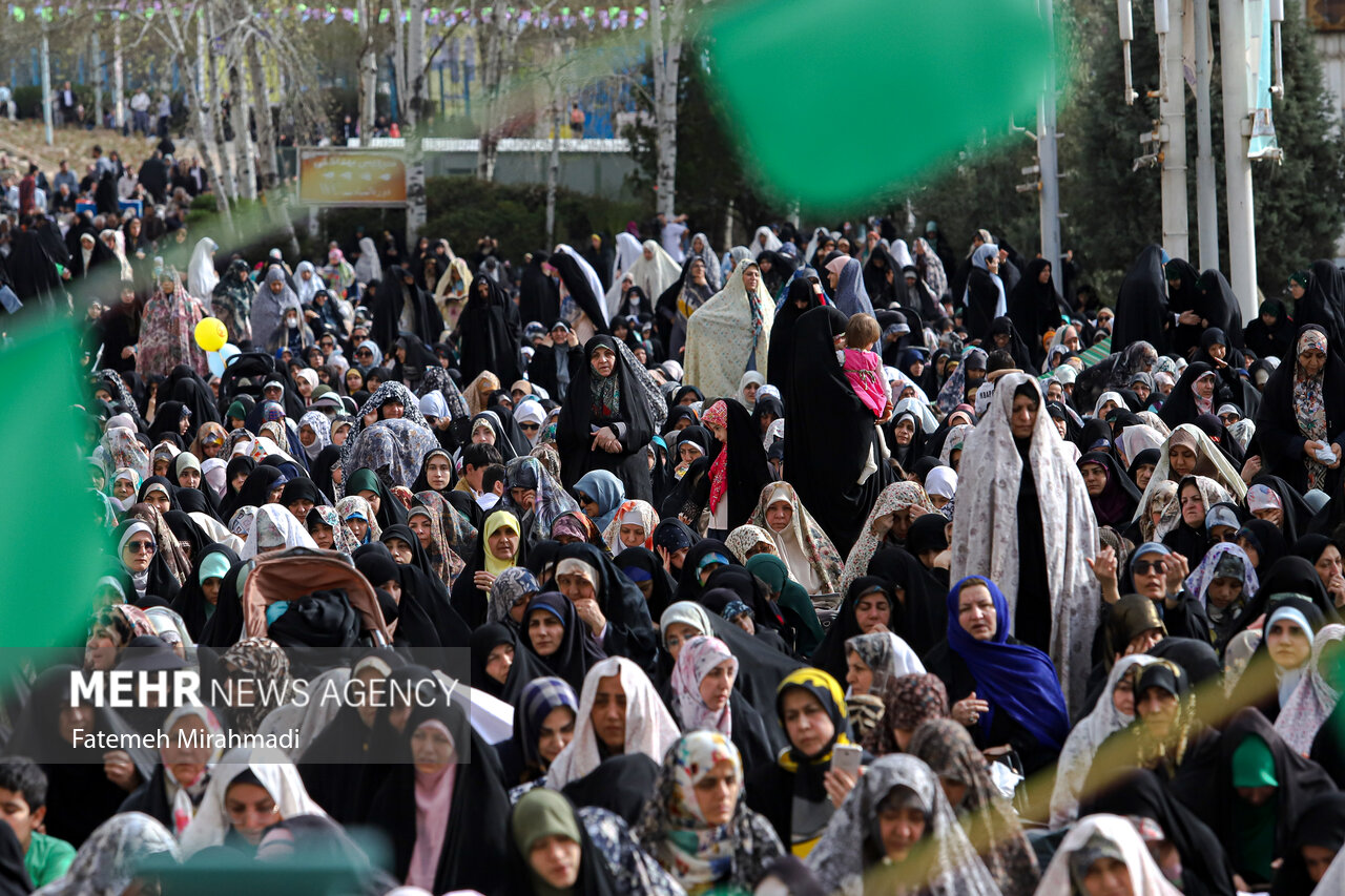 اقامه نماز عید سعید فطر در مصلی امام خمینی (ره)