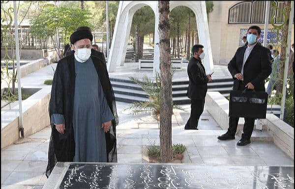  رئیس جمهور در گلزار شهدای بیرجند