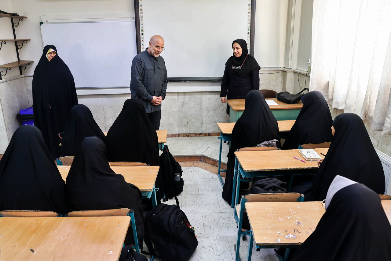 حضور قالیباف در مدرسه دخترانه فاطمیون تهران