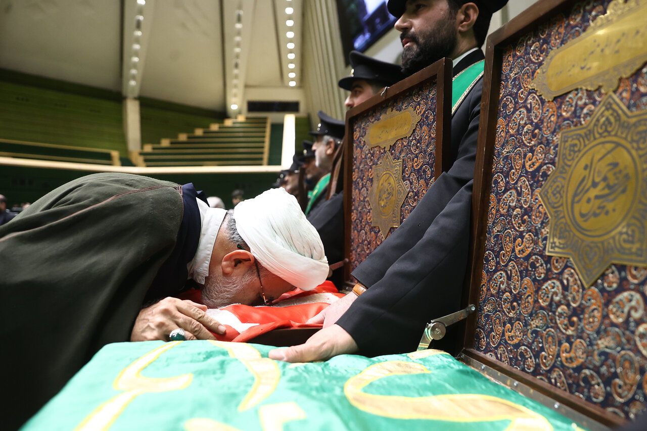 حضور خادمان مسجد جمکران در صحن علنی مجلس