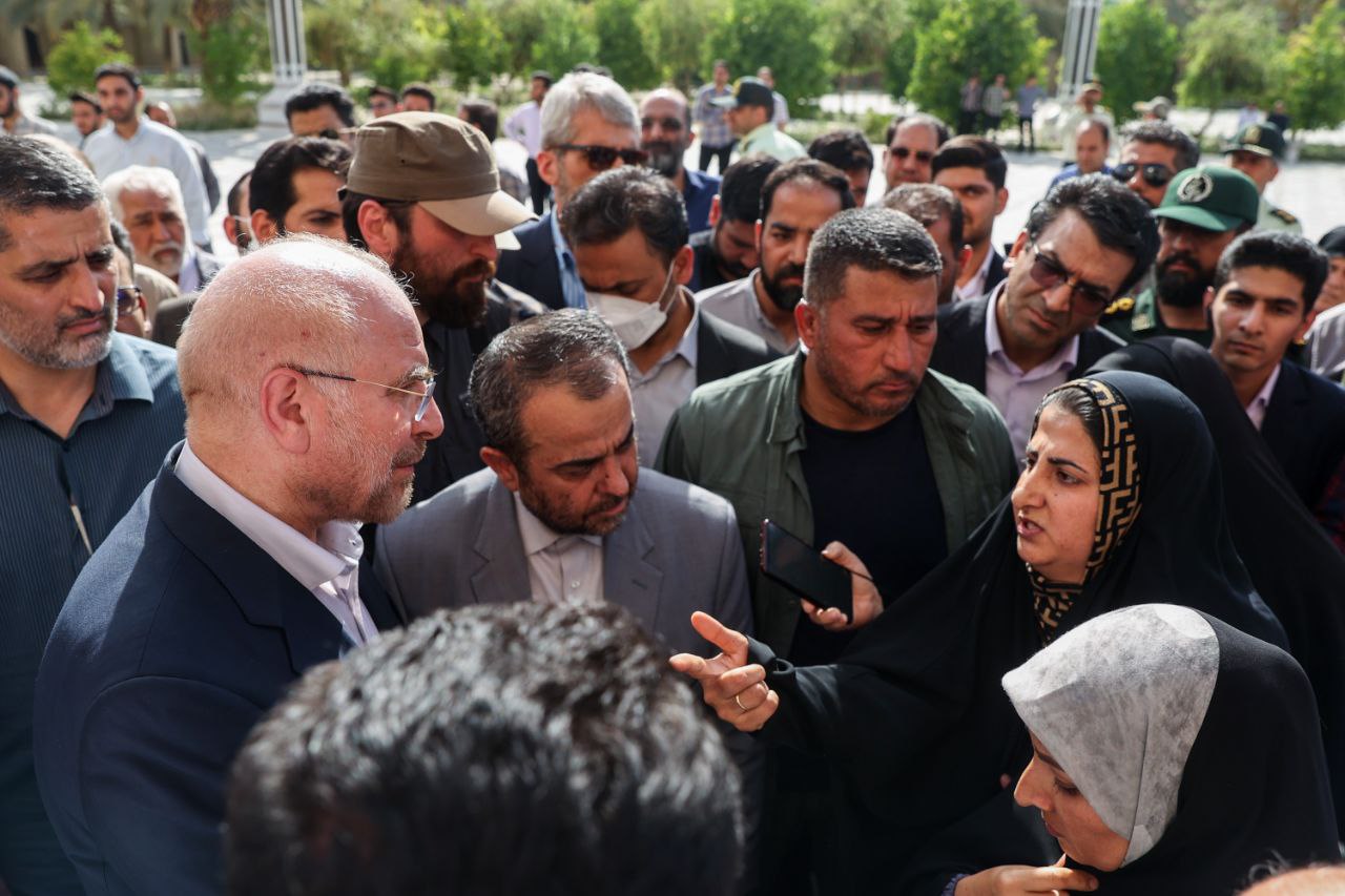 حضور قالیباف در گلزار شهدای طبس