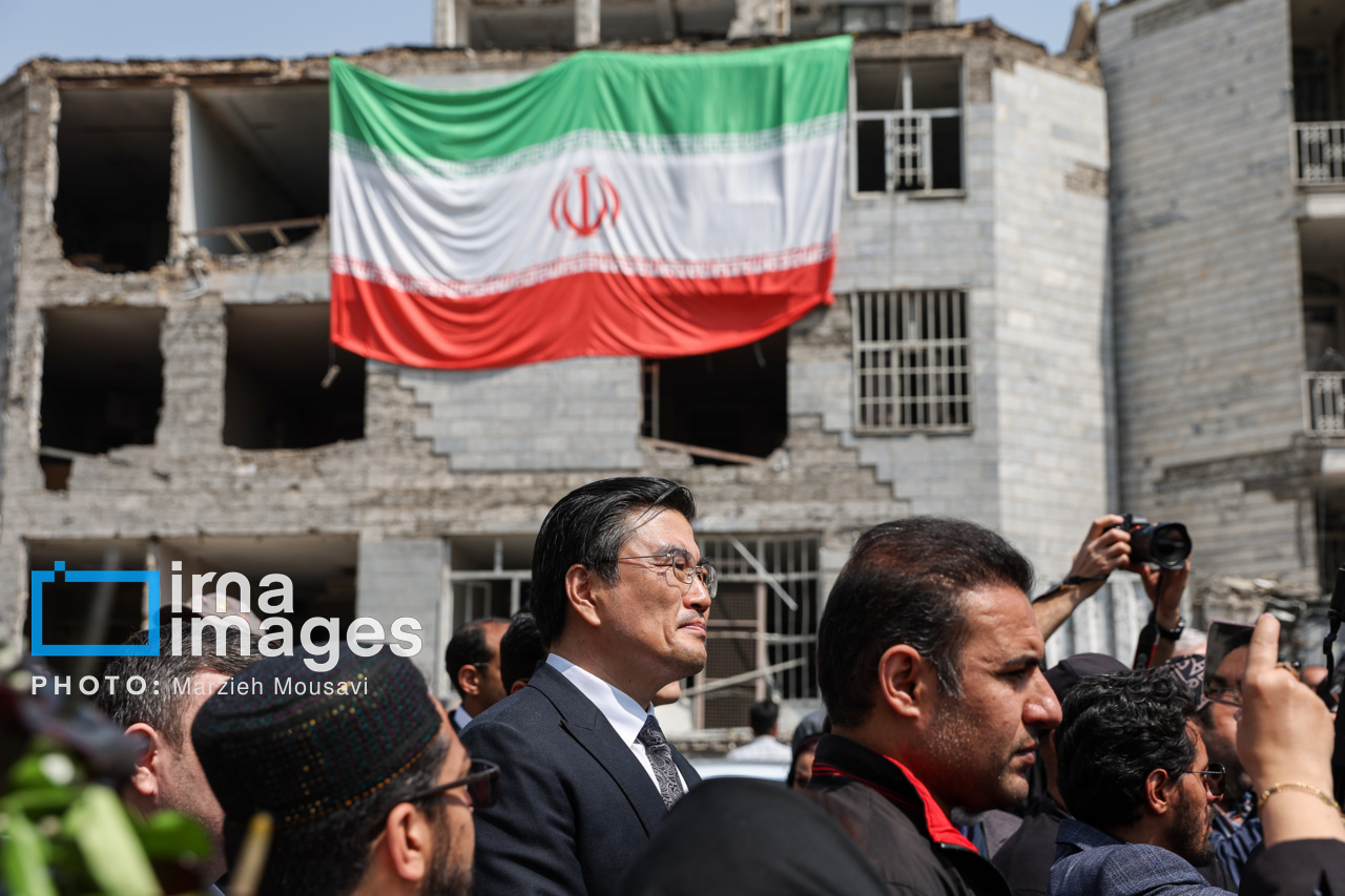 بازدید سفرا از مناطق آسیب دیده در تهران