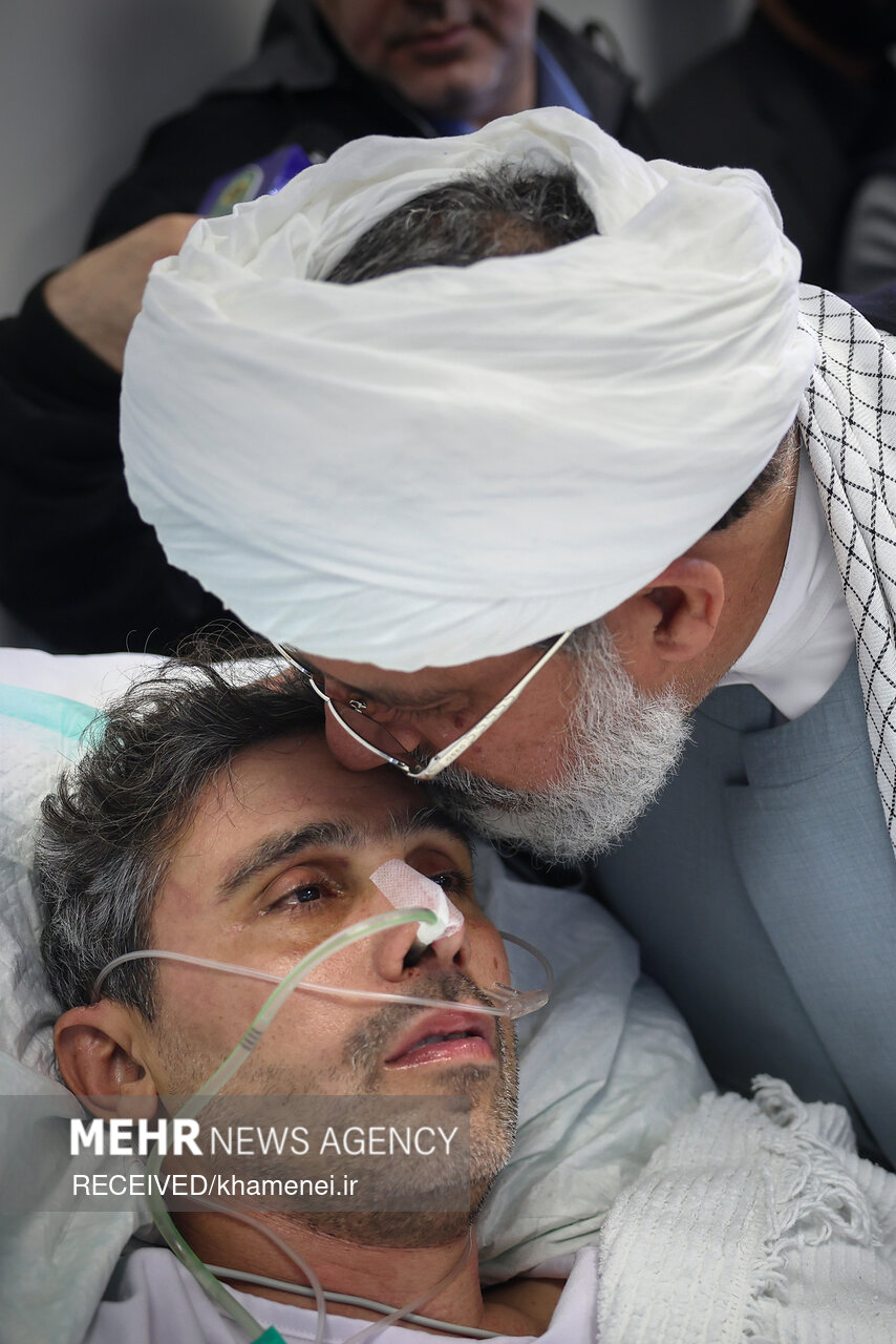 حضور نمایندگان رهبر انقلاب در منازل تعدادی از جانبازان