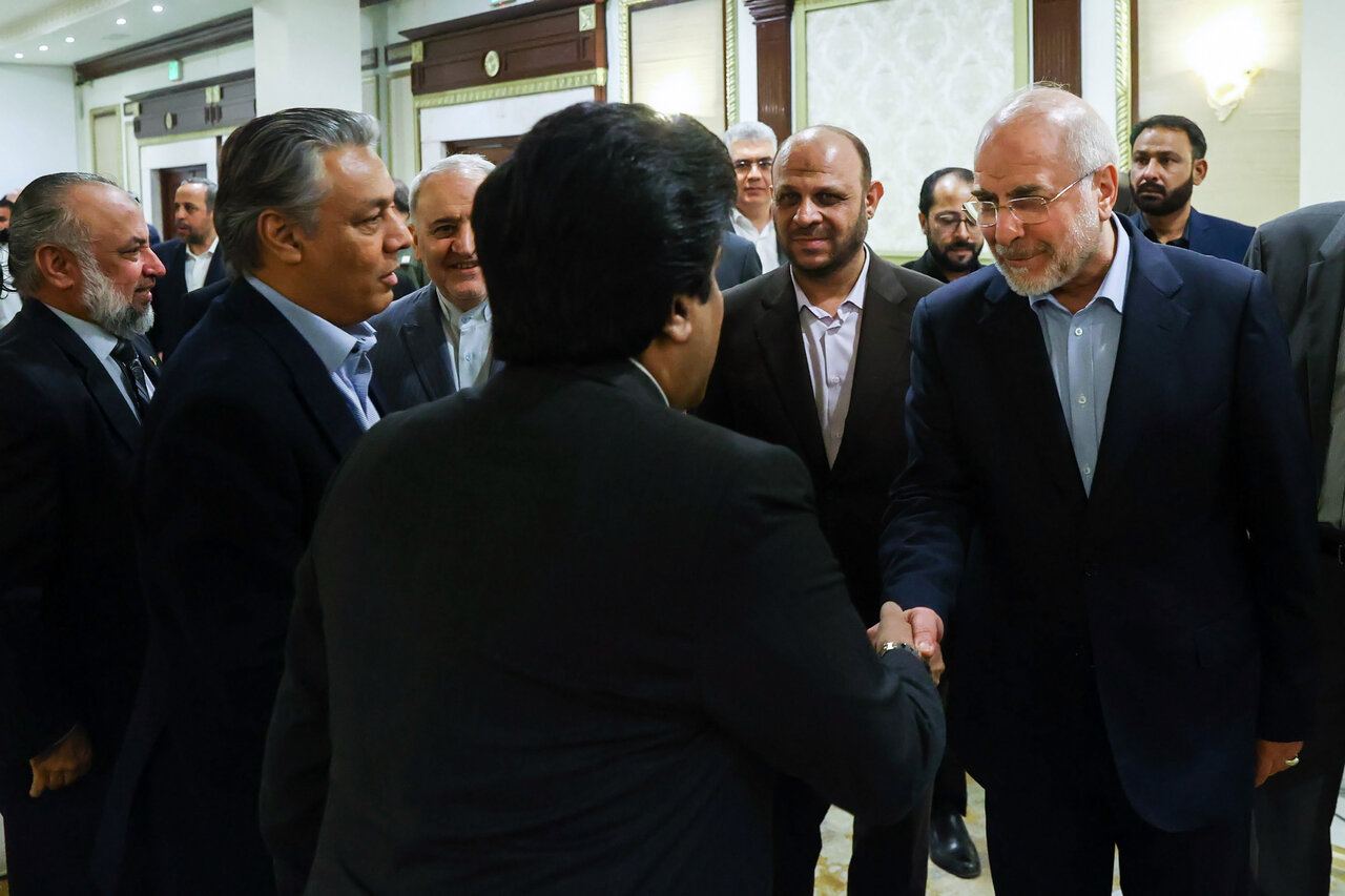 نشست قالیباف با فعالان اقتصادی پاکستان و ایران