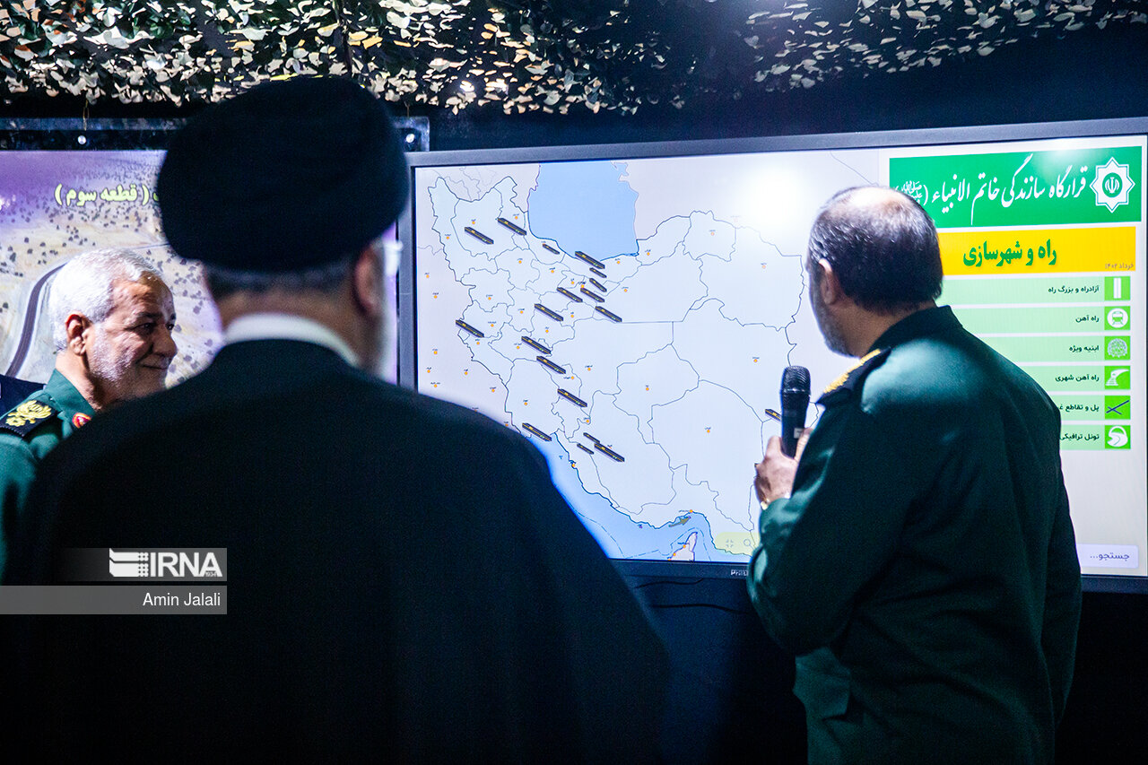 حضور رئیس جمهور در قرارگاه سازندگی خاتم الانبیاء