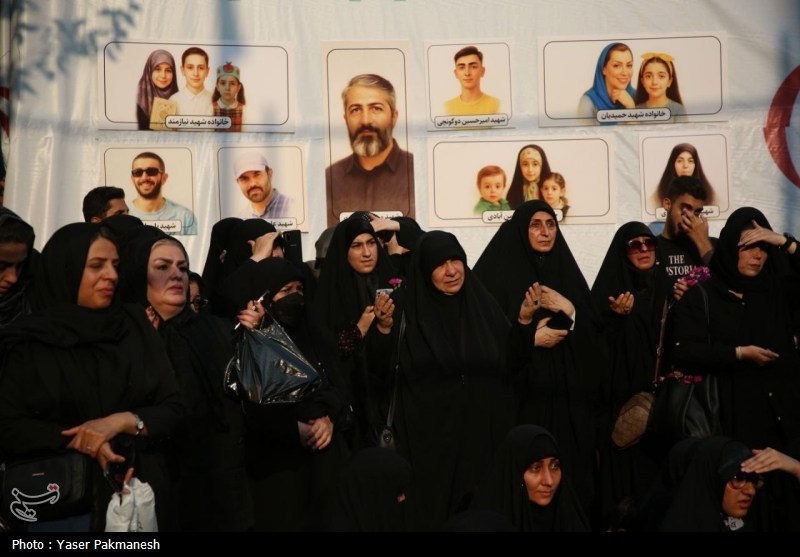 مداحی مهدی رسولی در یک محله خاص