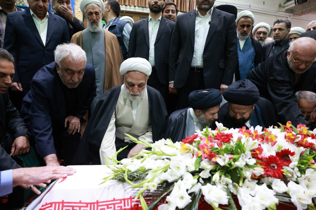 تشییع و اقامه نماز بر پیکر مرحوم حجت‌الاسلام‌ نیری