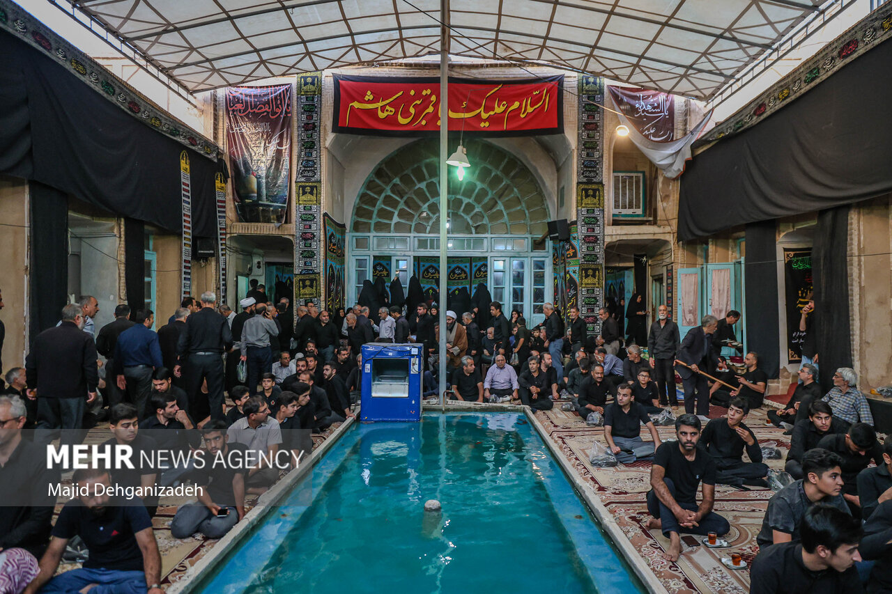  روضه‌خوانی سنتی در خانه اصفهانیان یزد