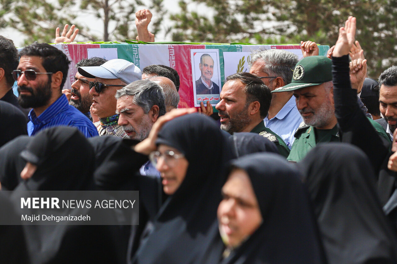 تشییع پیکر دانشمند هسته‌ای شهید اکبر مطلبی‌زاده