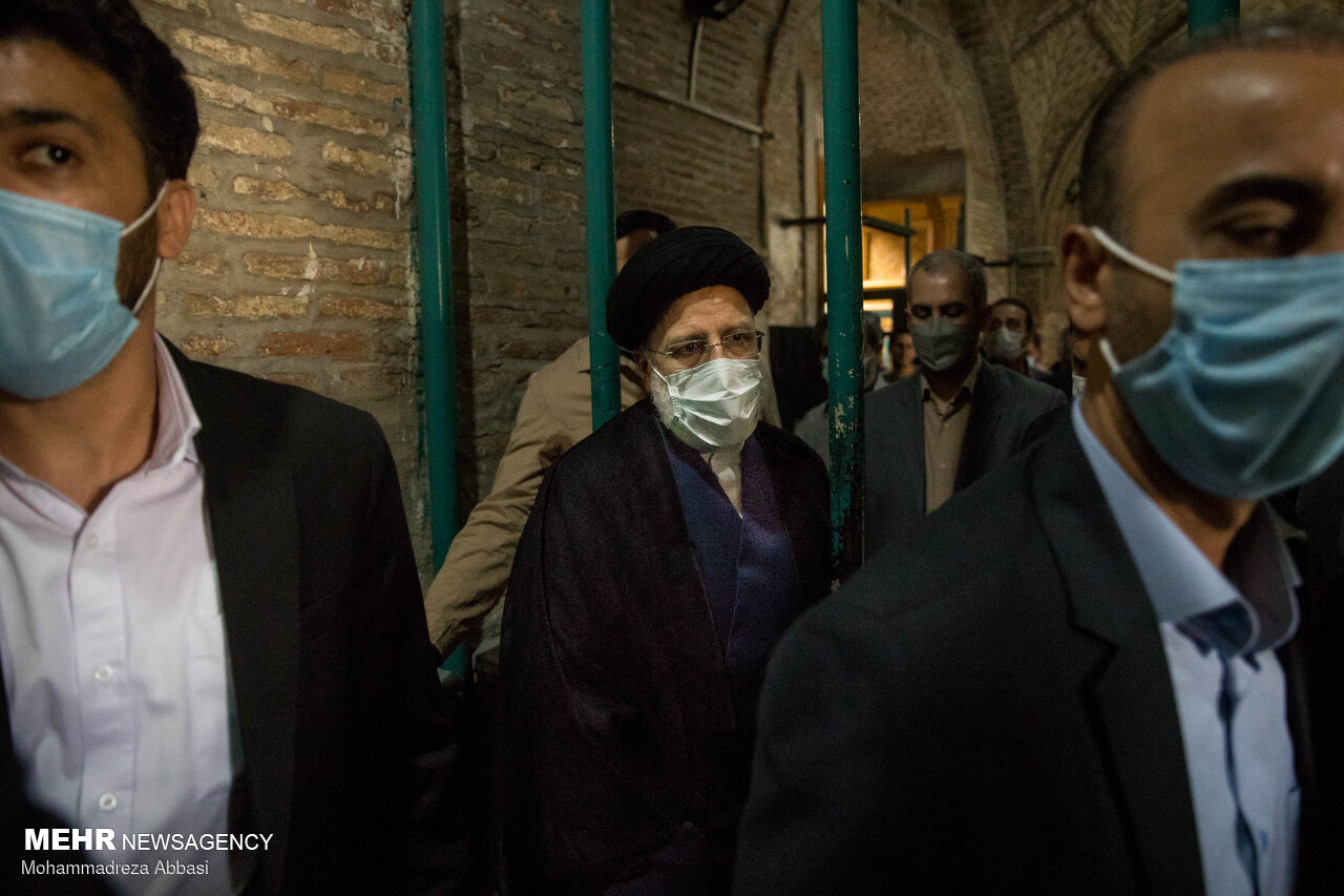 حضور آیت الله رئیسی در بازار تهران