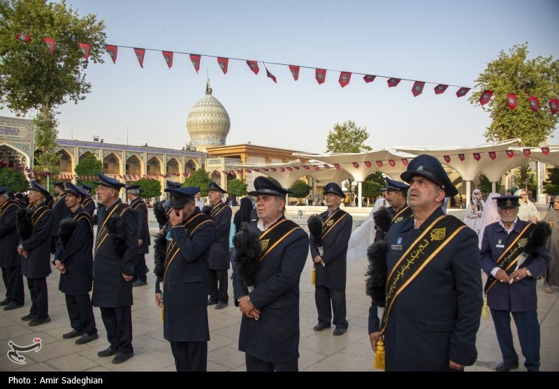 آیین سیاه پوشان و تعویض پرچم حرم مطهر حضرت شاهچراغ (ع)