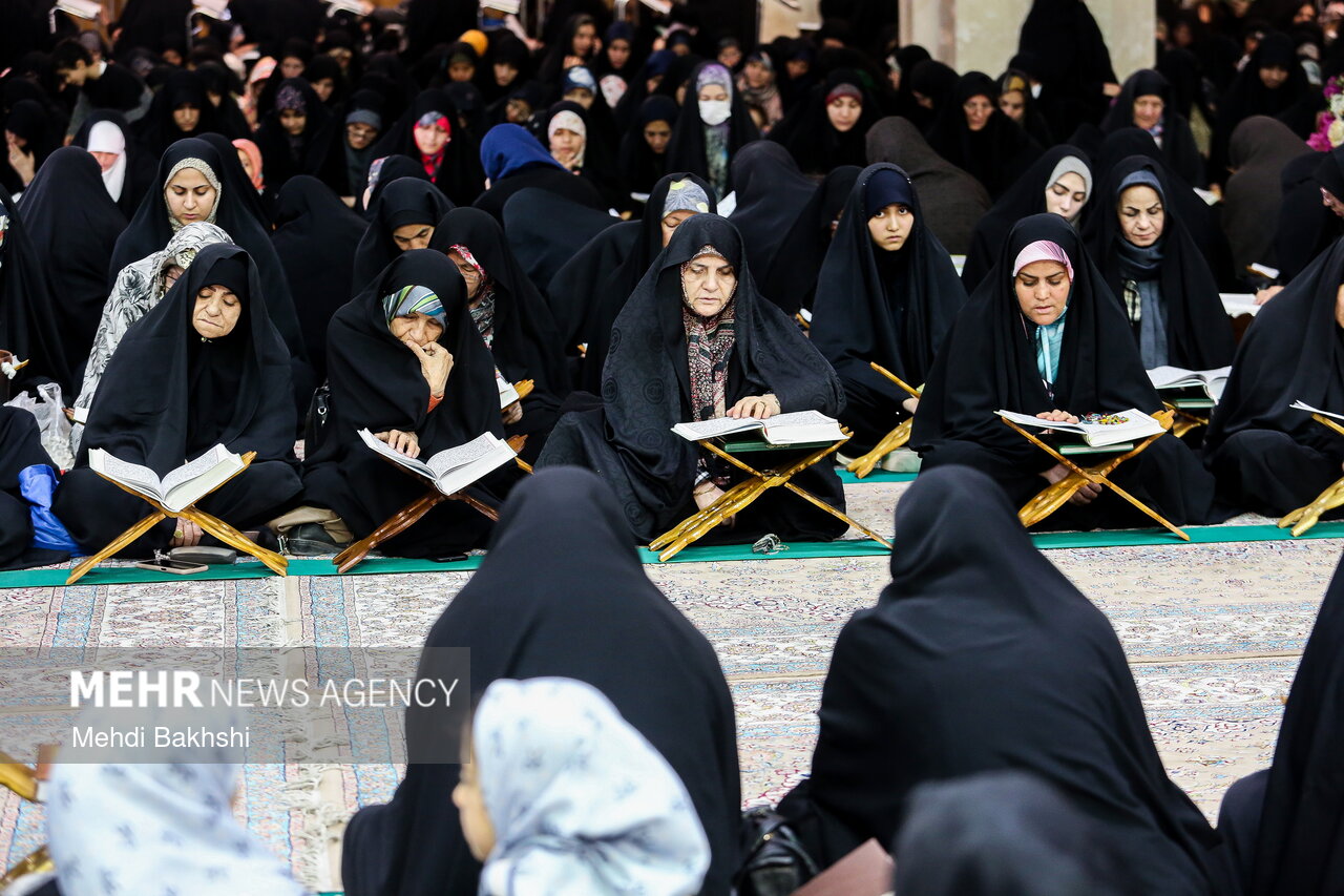 ترتیل‌خوانی قرآن در حرم حضرت معصومه(س)