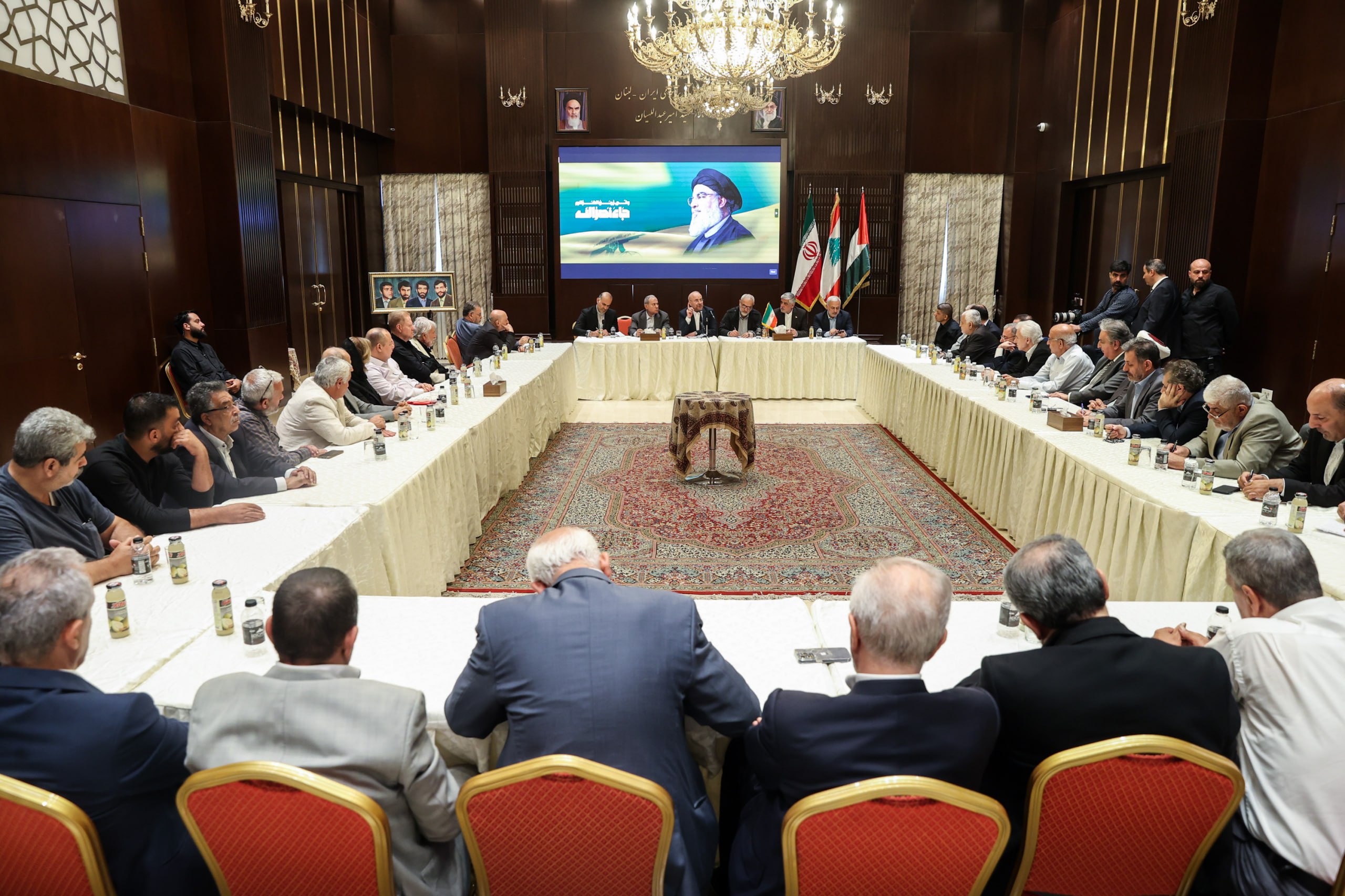 دیدار جمعی از فعالان سیاسی، احزاب و گروه‌های سیاسی مقاومت با قالیباف