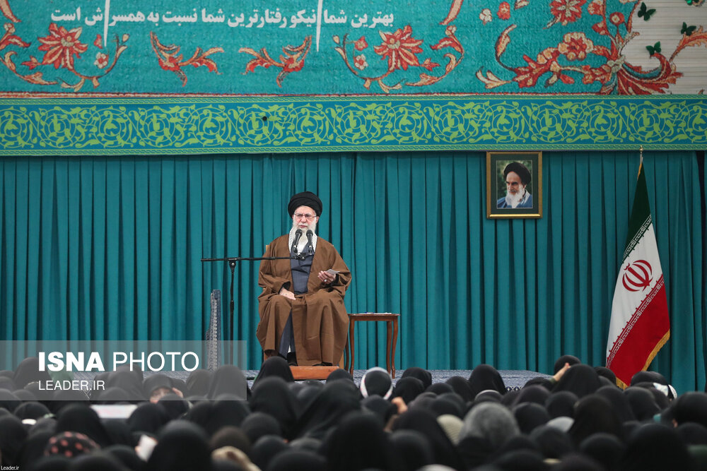  دیدار هزاران نفر از زنان و دختران با رهبر انقلاب