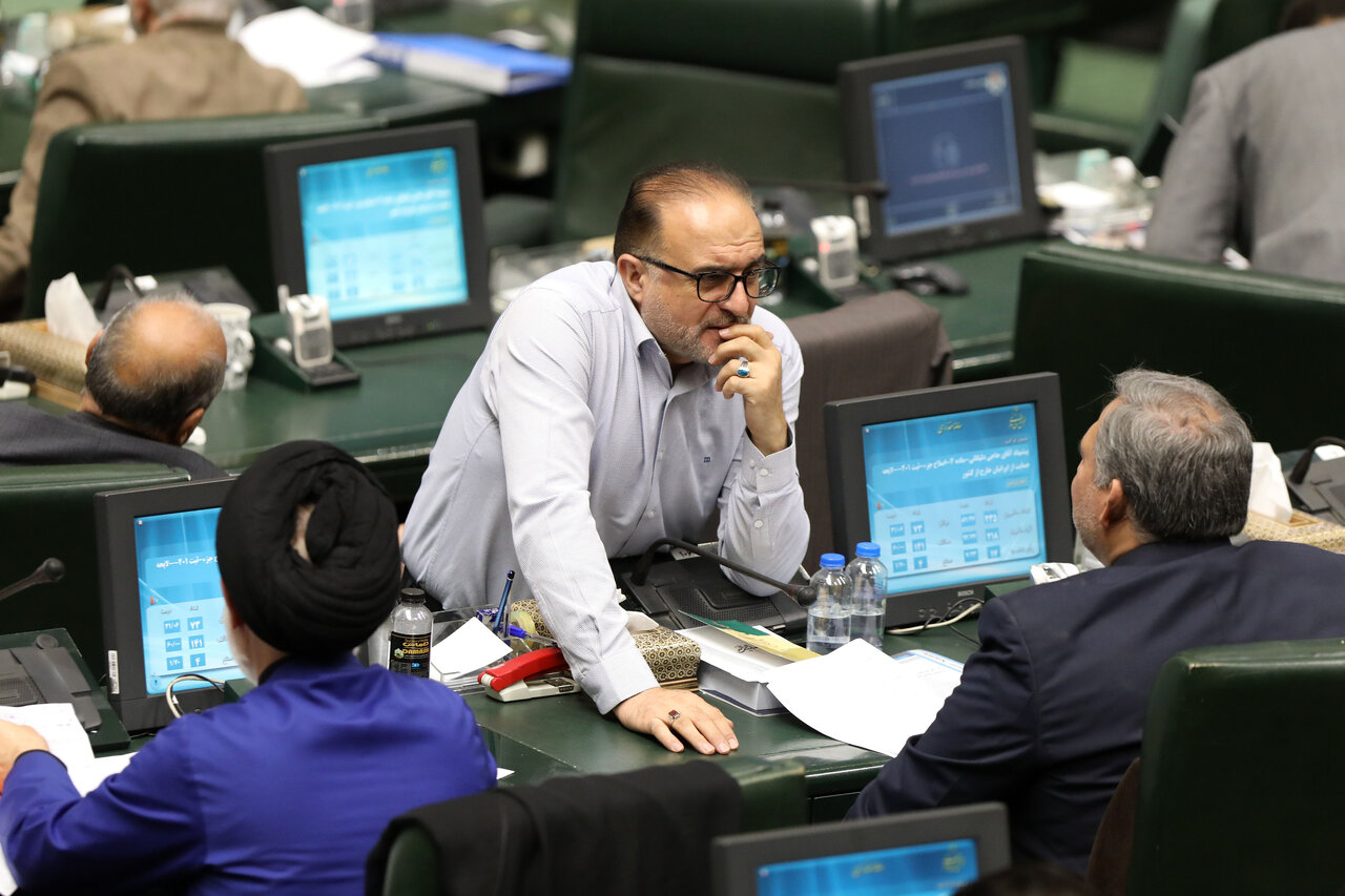 حضور وزیر ارشاد در مجلس