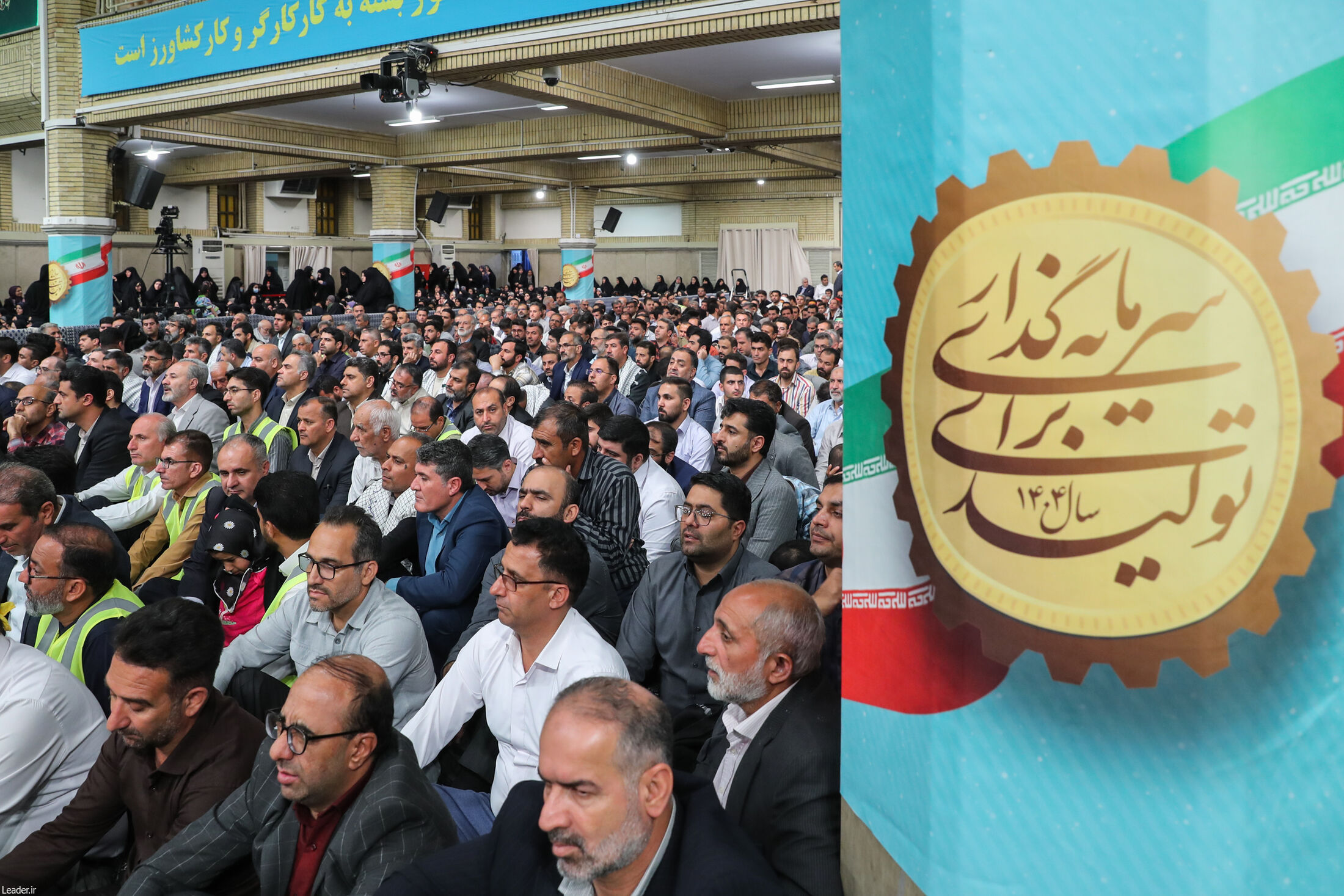 تصاویری از دیدار هزاران نفر از کارگران با رهبر انقلاب