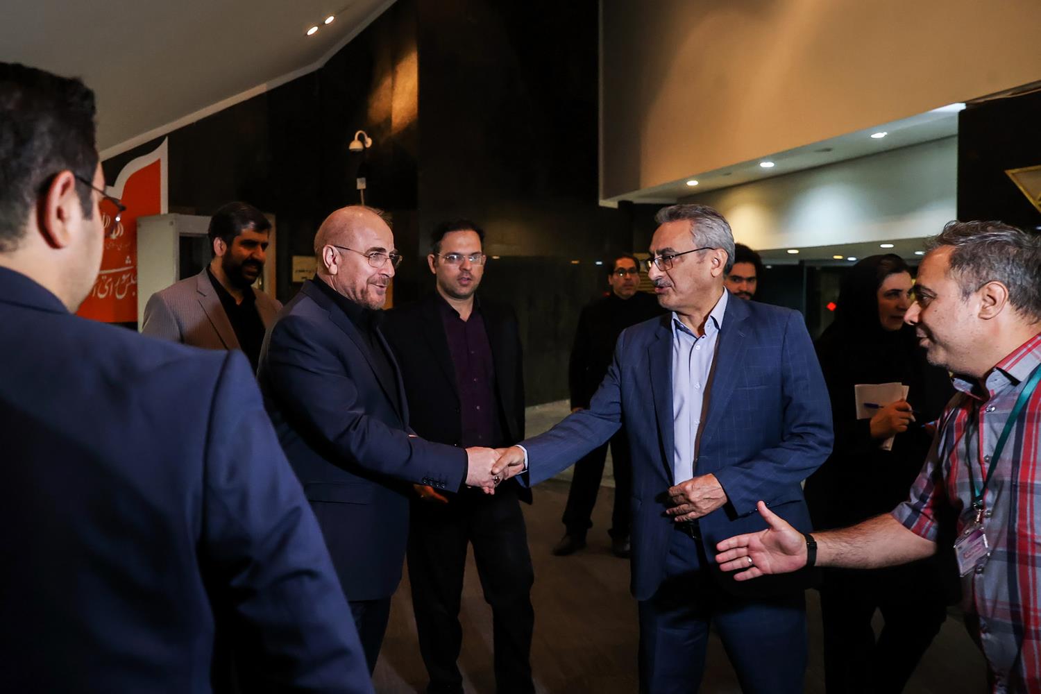 حضور قالیباف در جمع خبرنگاران پارلمانی