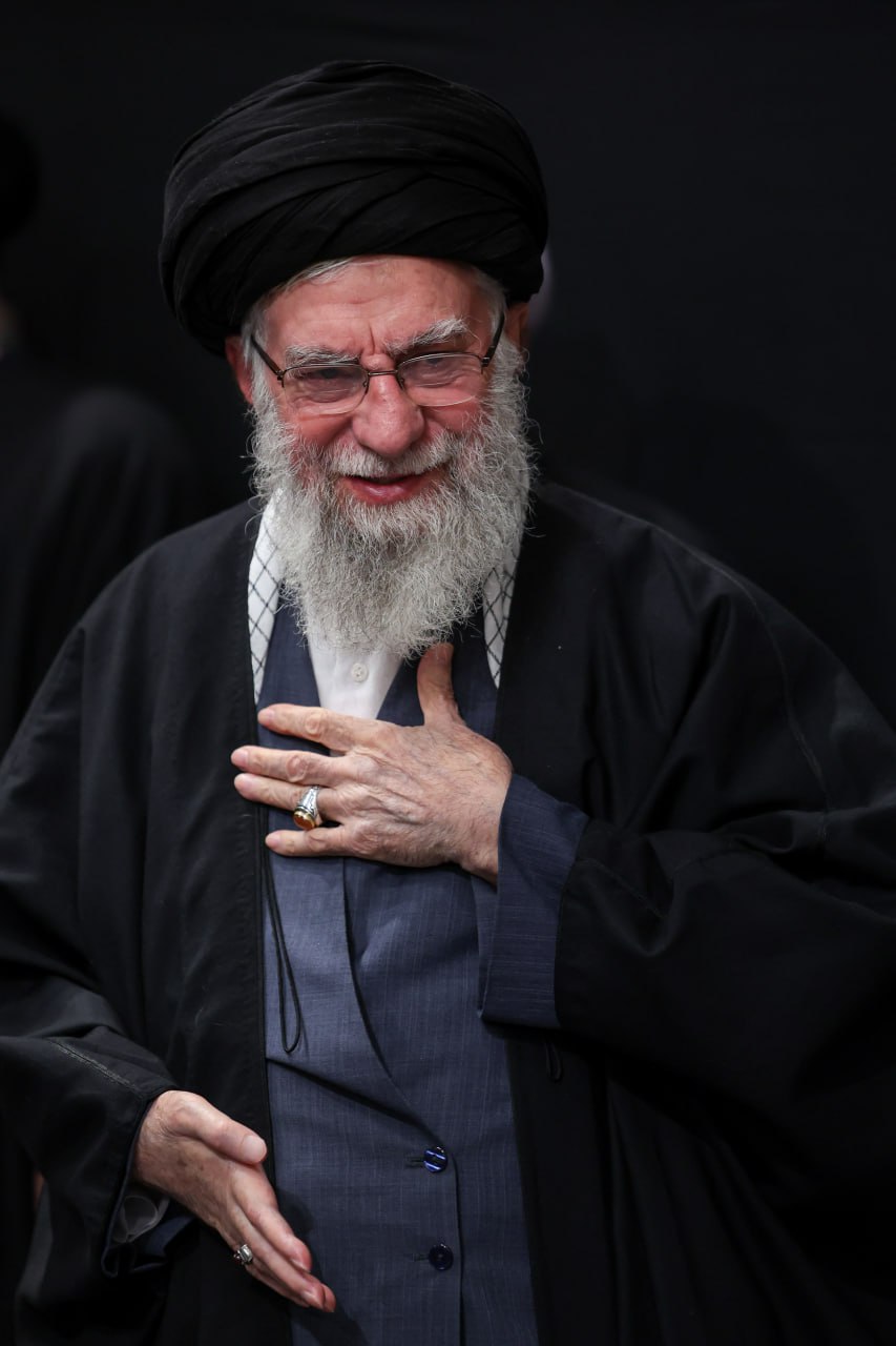 تصاویری از مراسم عزاداری با حضور رهبری