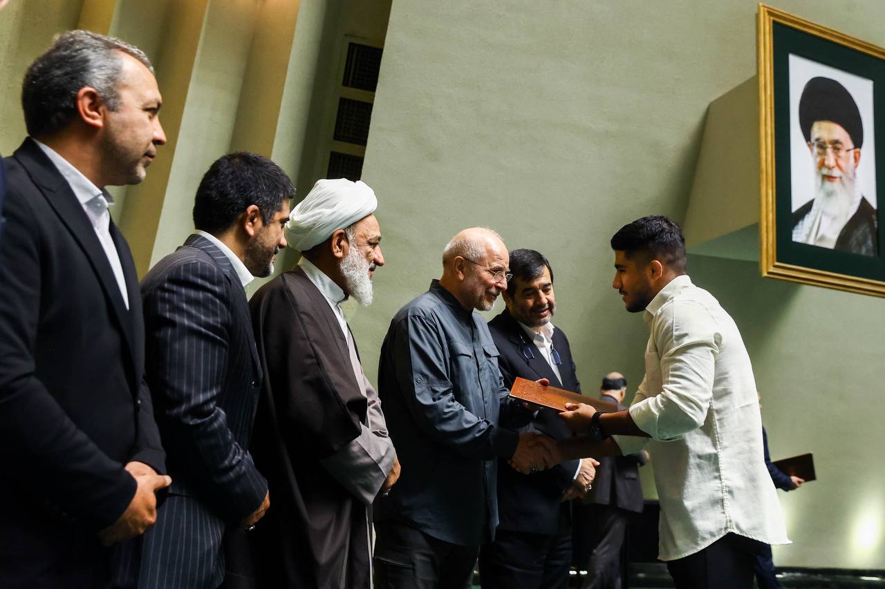 مراسم تقدیر از مدال‌آوران تیم‌های ملی کشتی آزاد و فرنگی در مجلس
