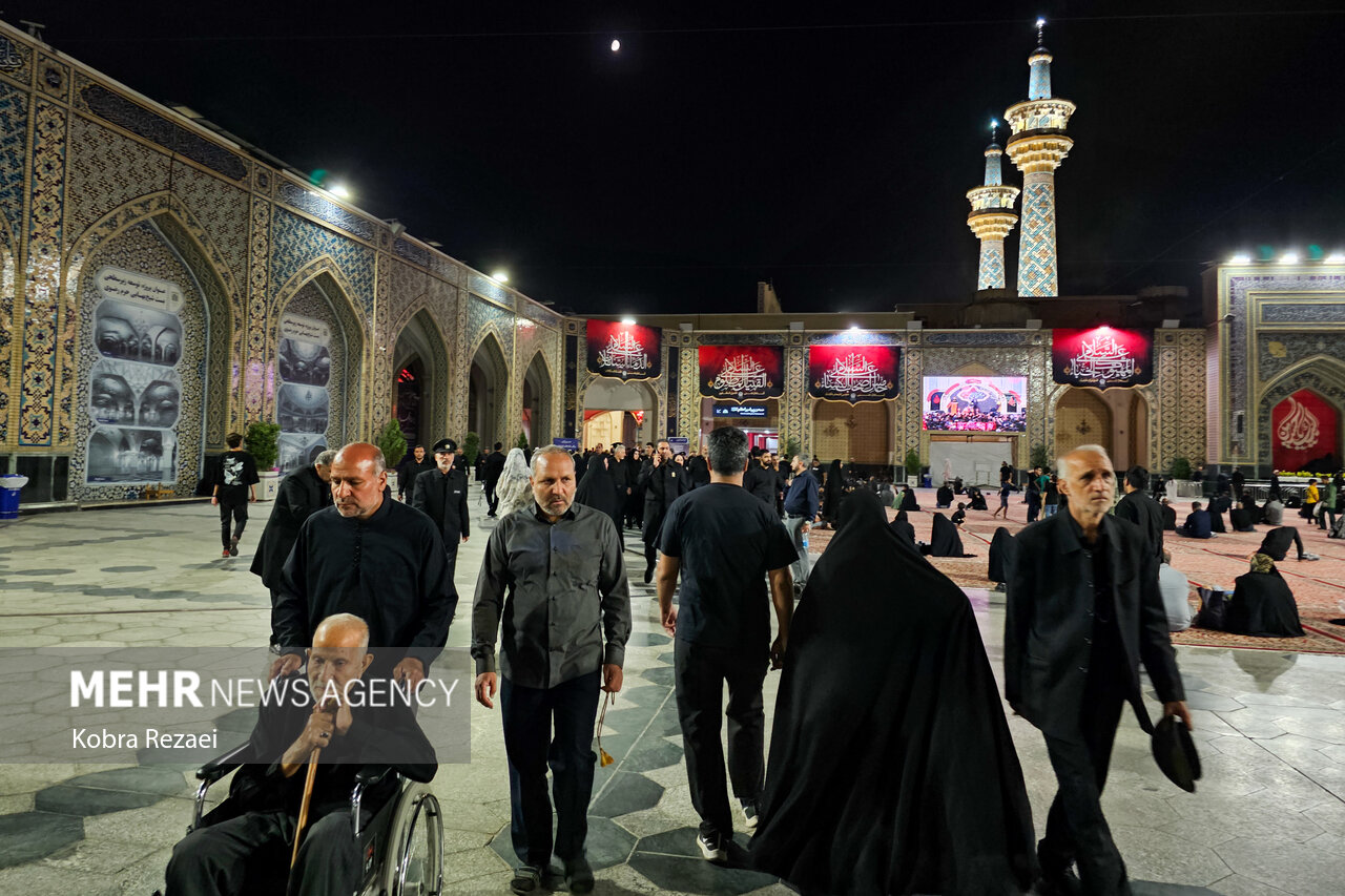 شب عاشورای حسینی در حرم مطهر امام رضا(ع)