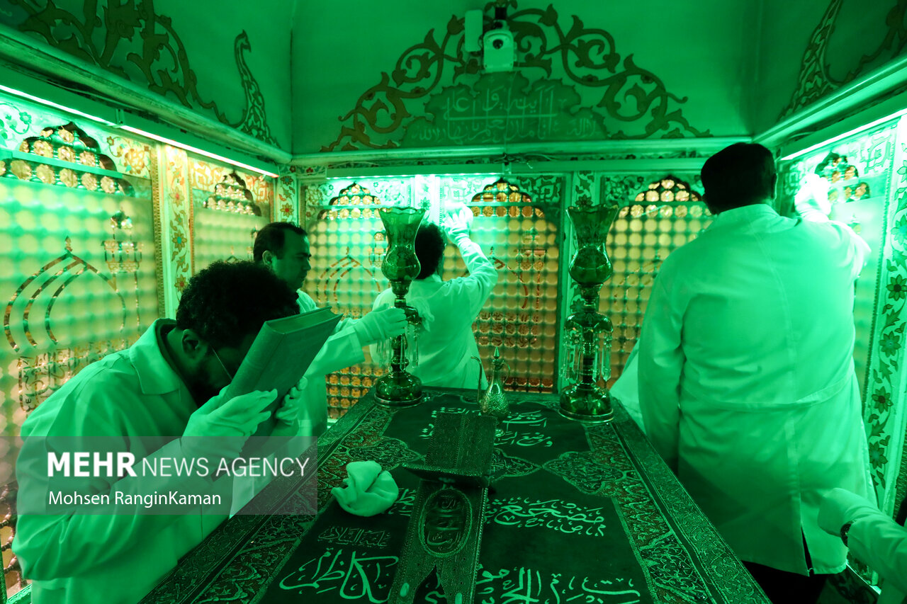 ضریح مطهر آستان مقدس امامزاده صالح (ع)