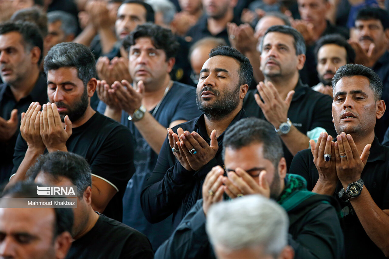 اقامه نماز ظهر عاشورا در سراسر کشور