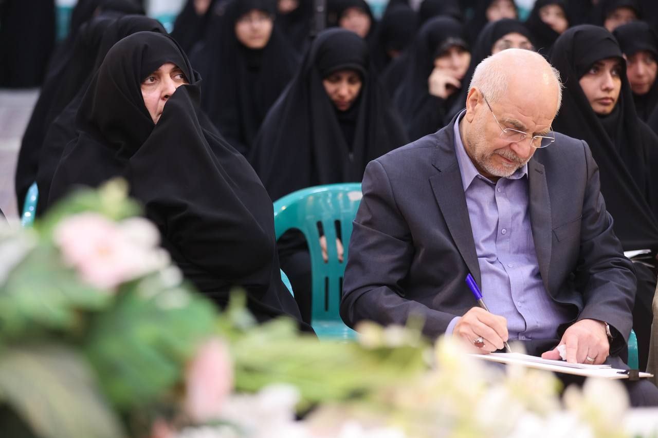 نشست جمعی از بانوان حوزوی و تشکل‌های خواهران با قالیباف  در مکتب نرجس(س) مشهد مقدس