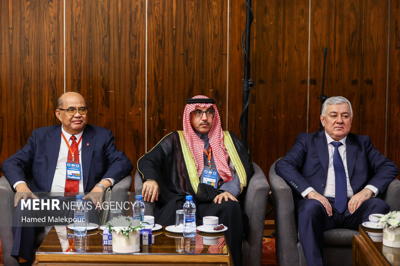 سفر رئیس مجلس به مشهد مقدس