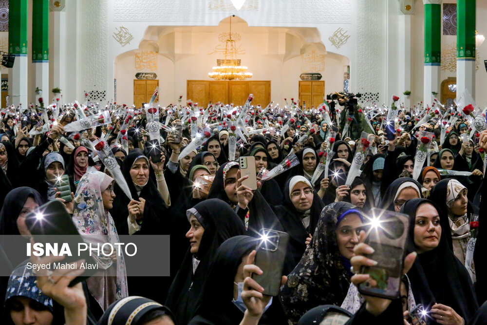 اجتماع بزرگ دختران دانشجو در قم