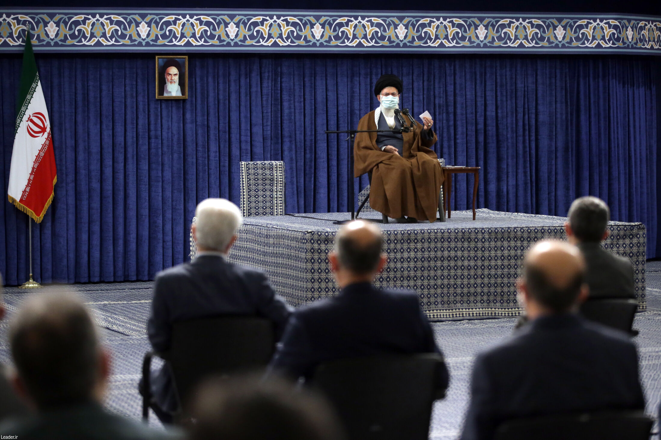 دیدار پرستاران و خانواده‌ شهدای مدافع سلامت با رهبر انقلاب