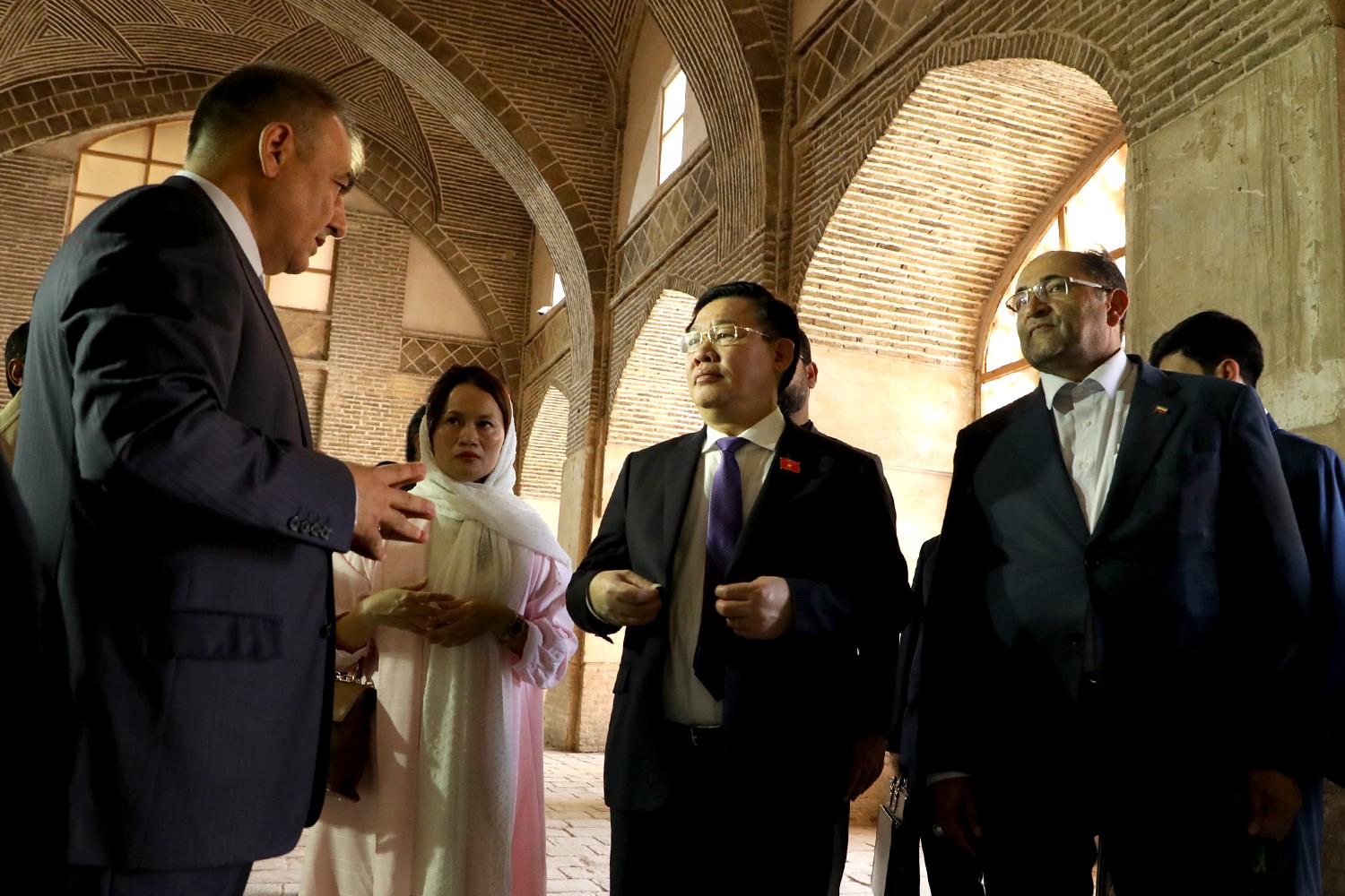 بازدید رئیس مجلس ویتنام