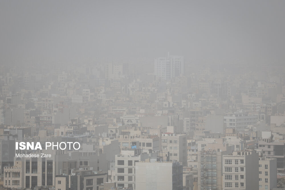 مشهد در محاصره گرد و غبار