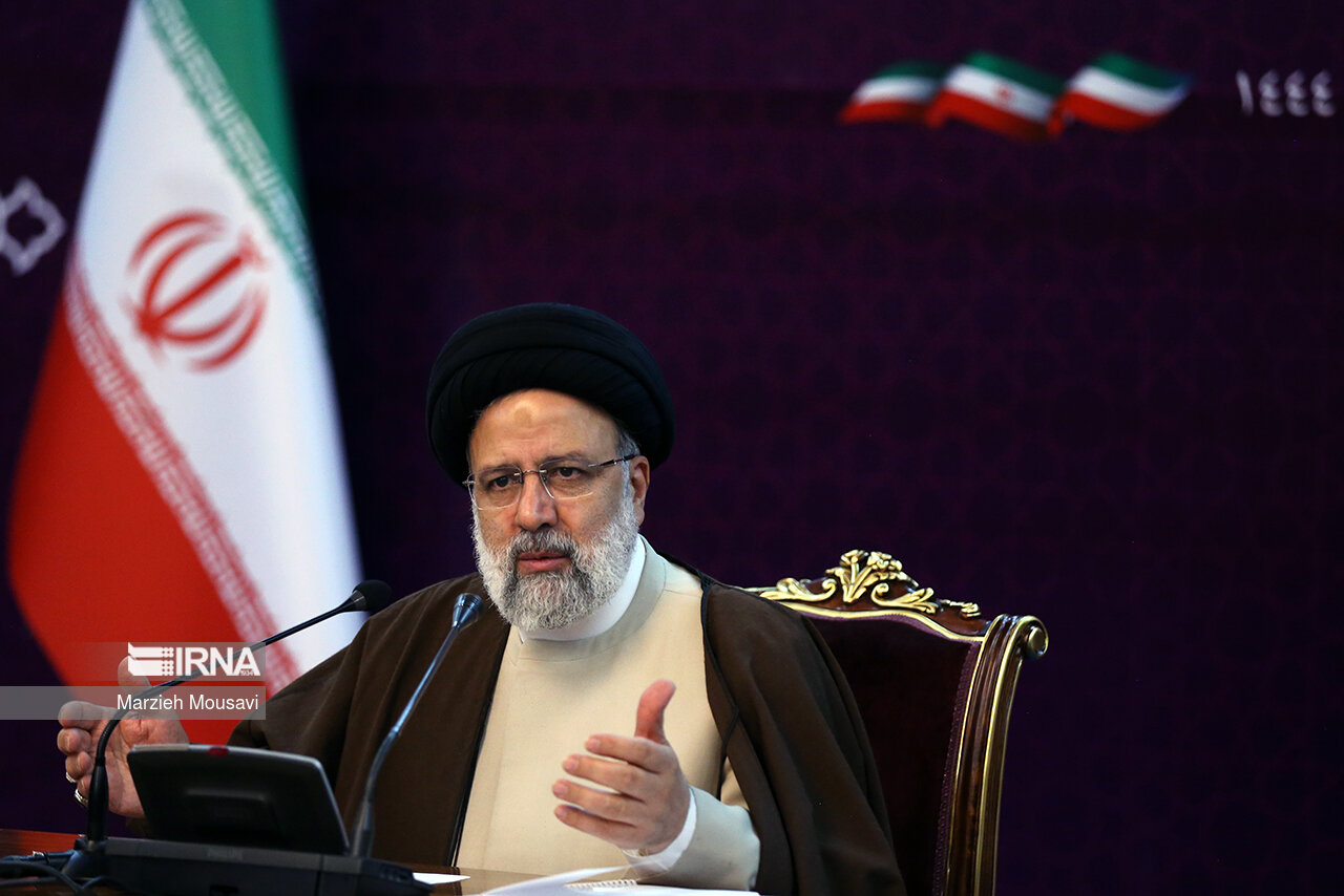 دیدار جمعی از خیرین با رئیس جمهور