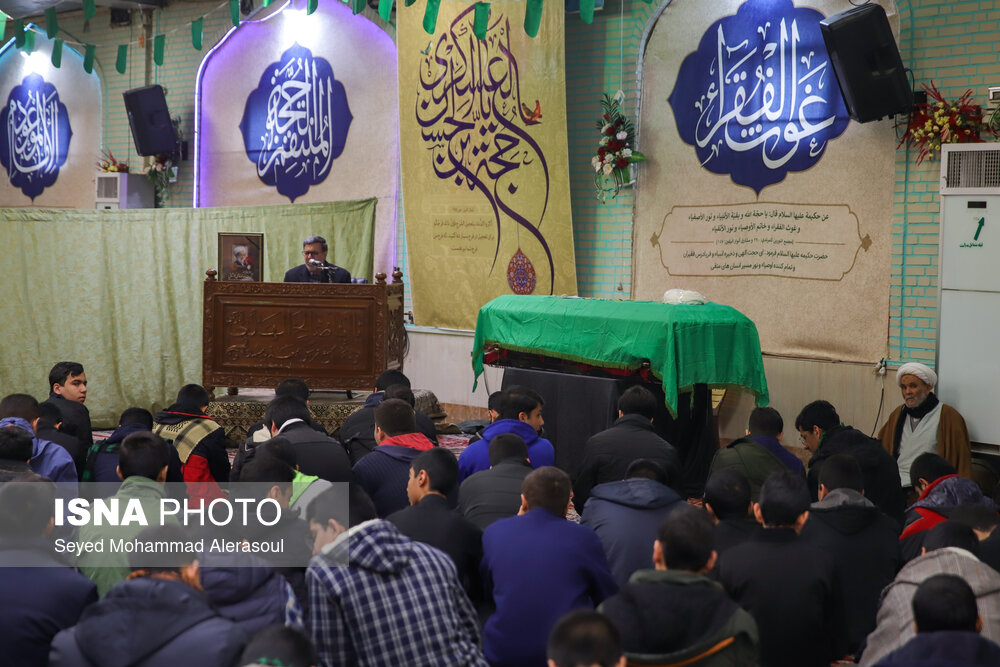 تشییع پیکر آیت‌الله امامی کاشانی در حرم مطهر رضوی