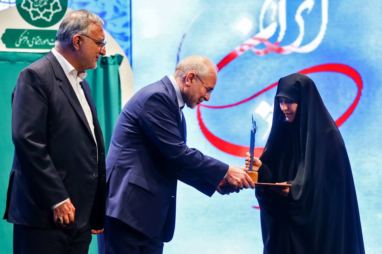 تقدیر از خانواده شهدای جنگ تحمیلی ۱۲ روزه توسط قالیباف 