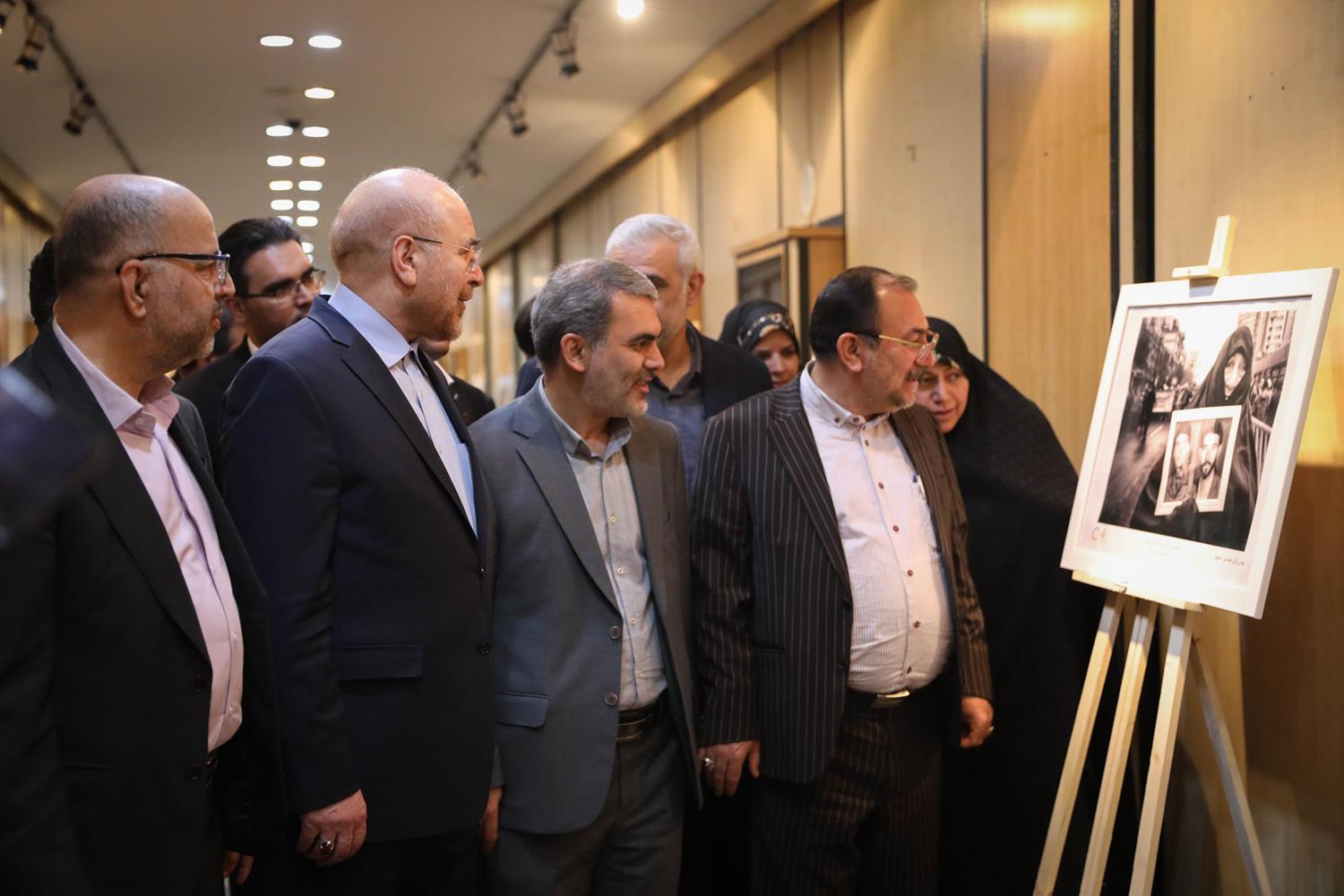 افتتاح نمایشگاه عکس ایران جوان توسط قالیباف