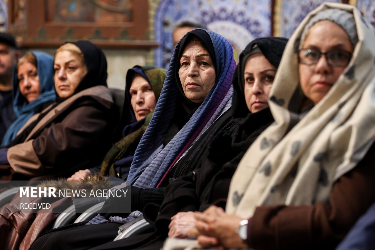 نشست صمیمی جمعی از اصناف و اقشار مردم با رئیس مجلس