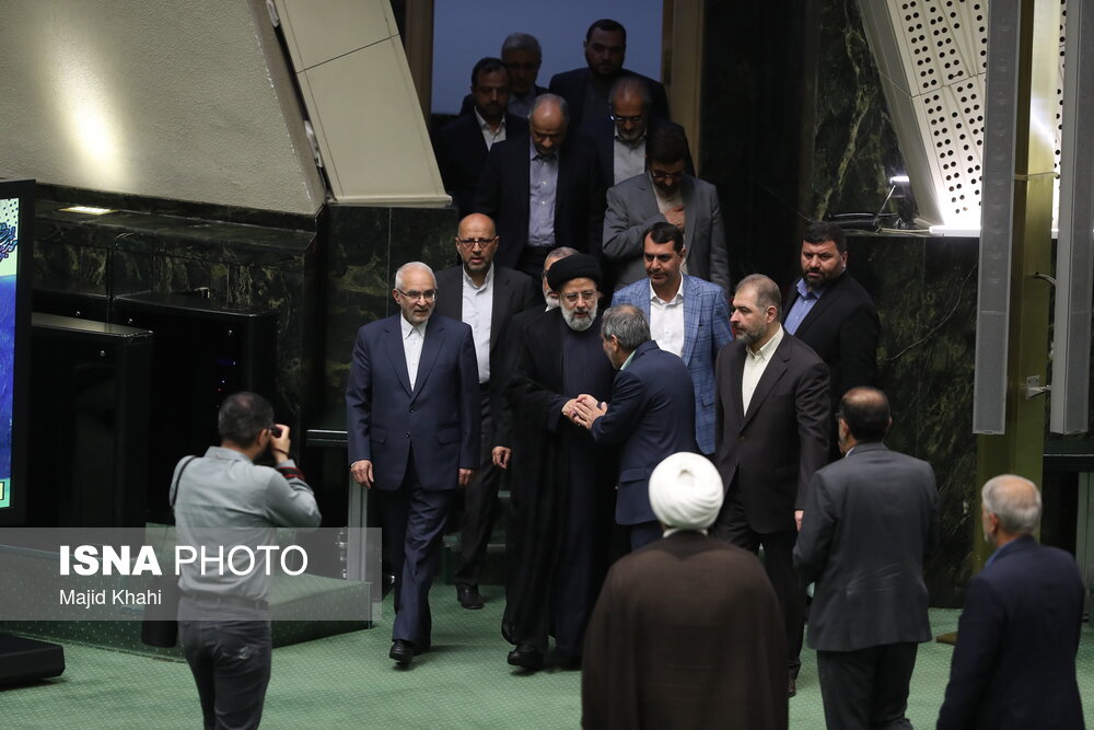 تقدیم لایحه برنامه هفتم توسط رئیسی در مجلس