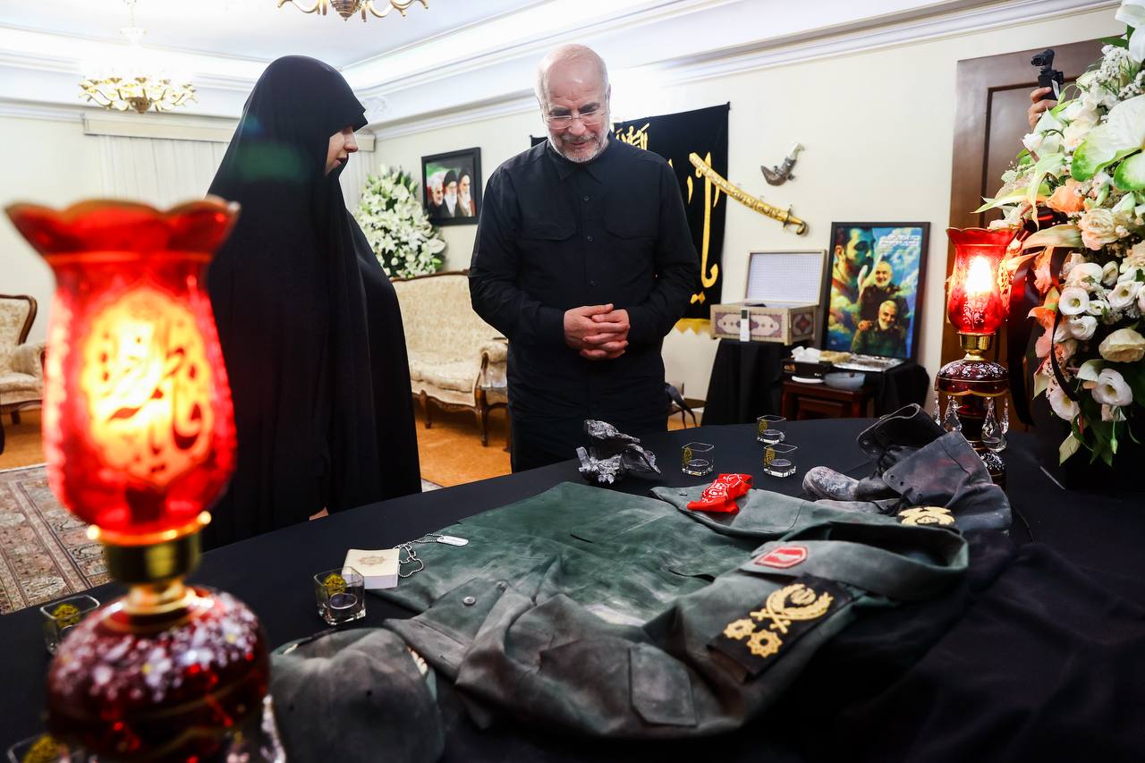 نمایش لباس‌ها و آثار به جامانده از سپهبد شهید سلامی